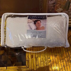 White Sculpted Terry Bath Pillow